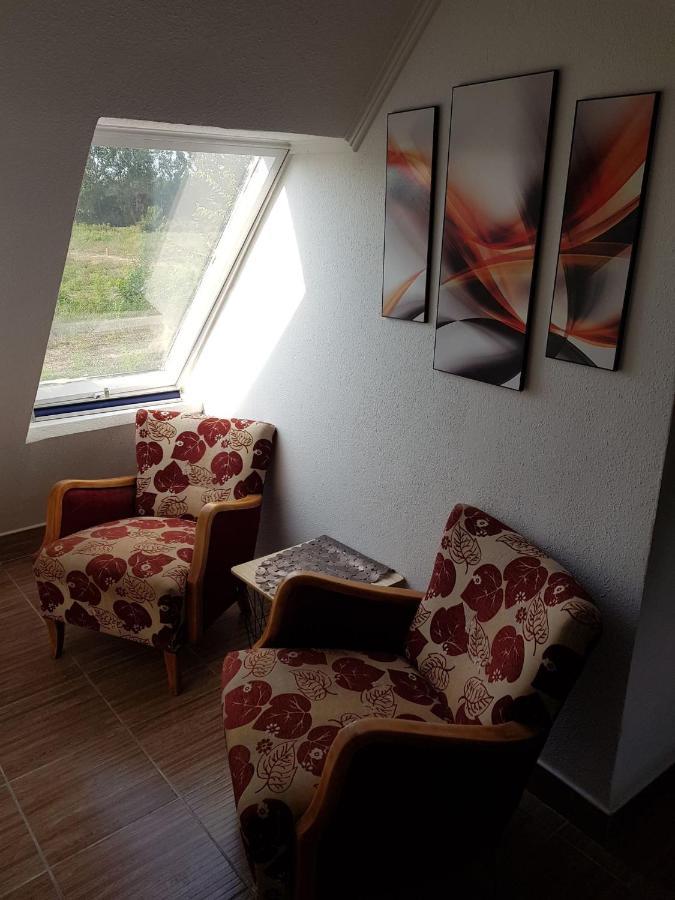 Airport16 Bed & Breakfast