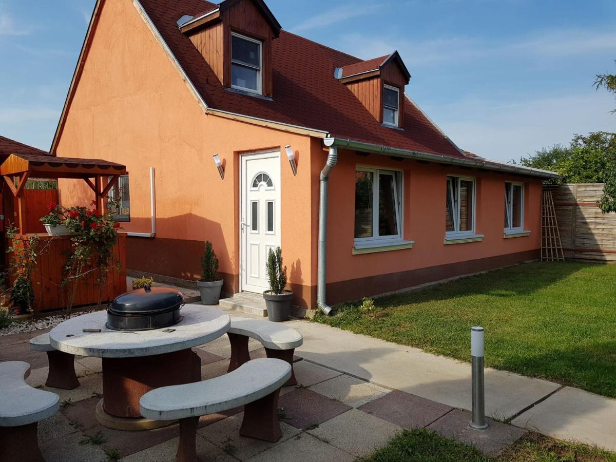 Airport16 Bed & Breakfast